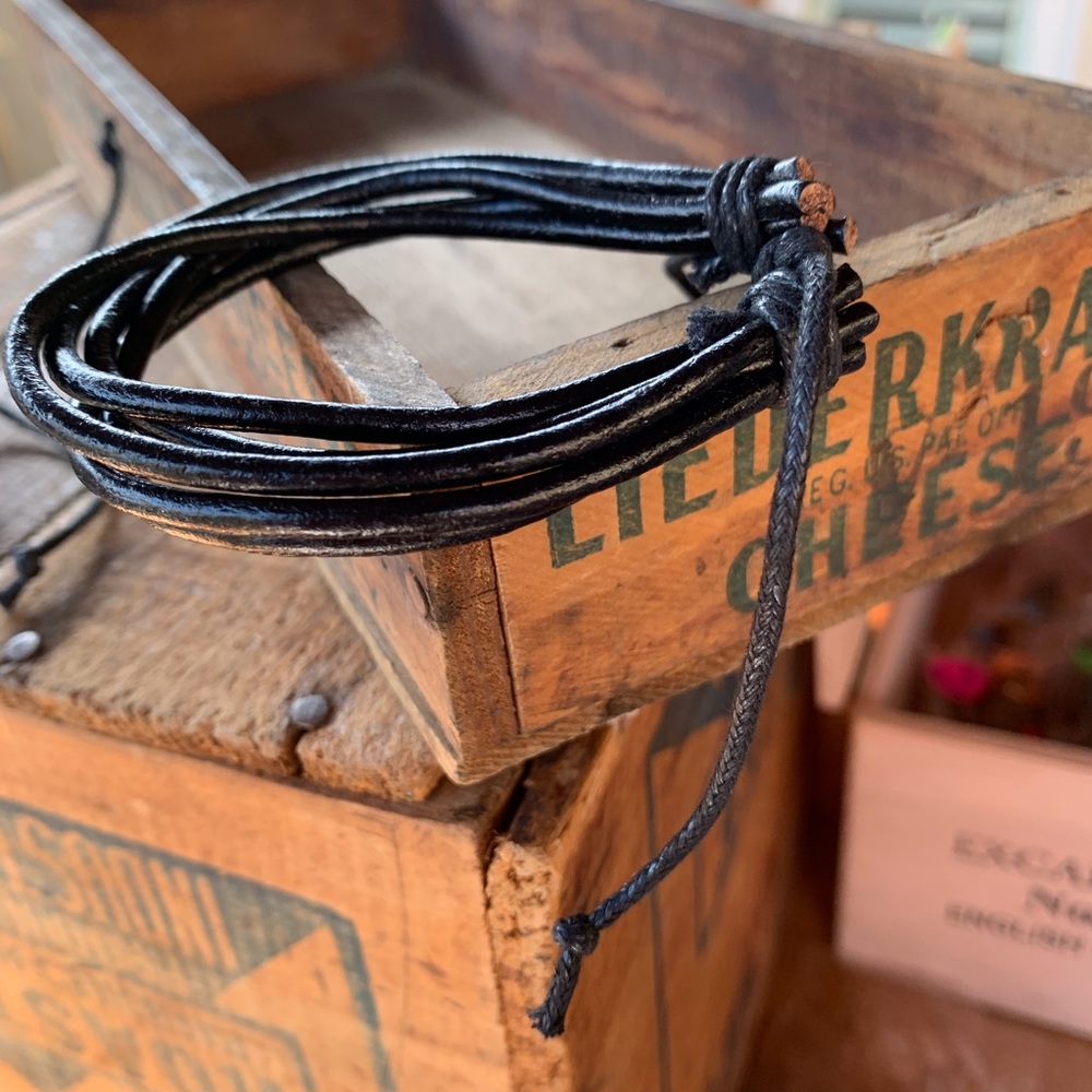 ✨ RUSTIC MULTI STRAND LEATHER BRACELET BLACK